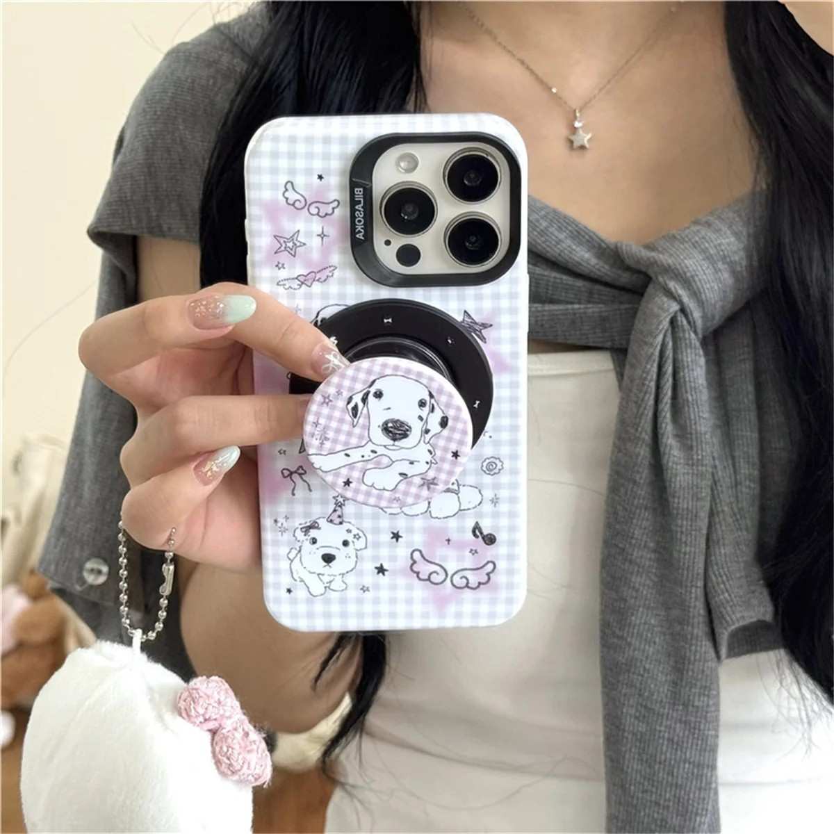 Capinha iPhone: Cães Xadrez, Fofa e com Suporte!