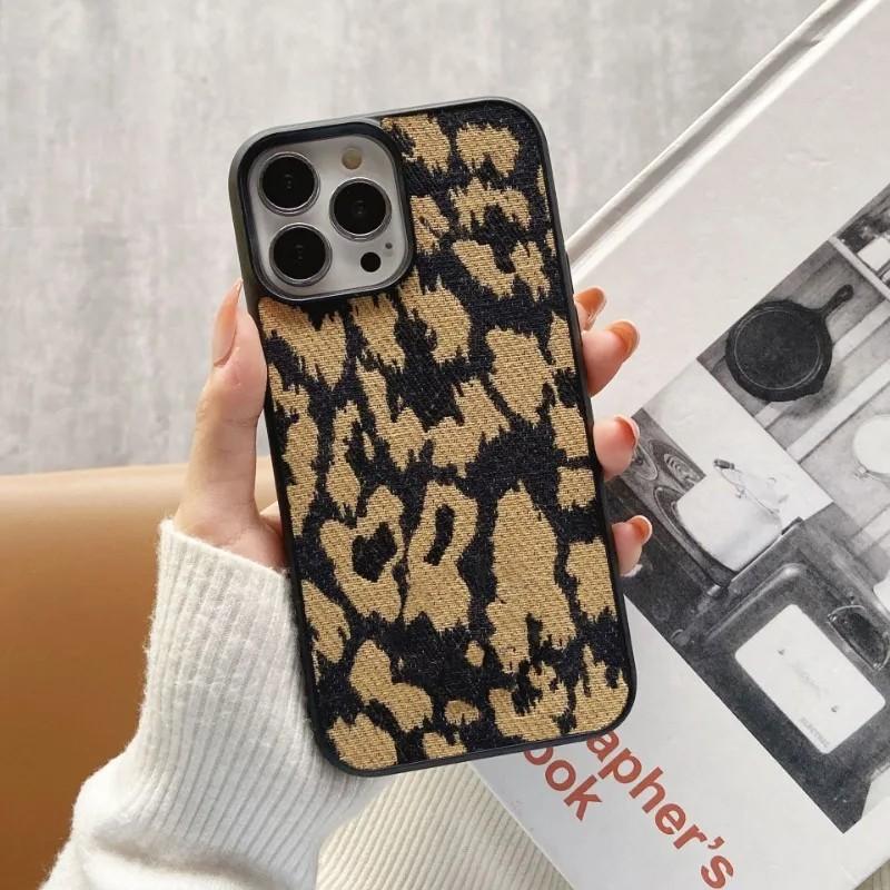 Capinha iPhone: Estampas Retro, Onça e Proteção Total