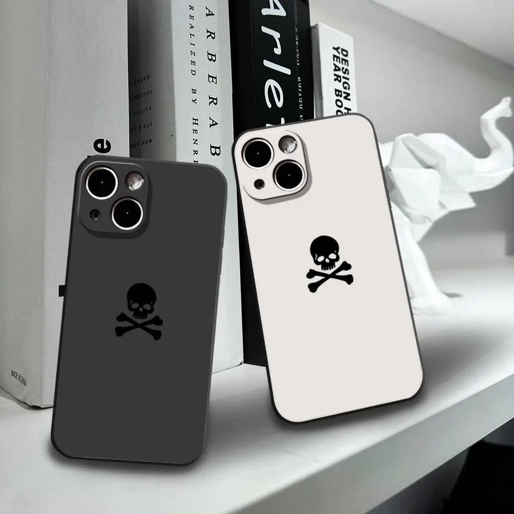 Capinha iPhone: Estilo e Proteção Black Skull