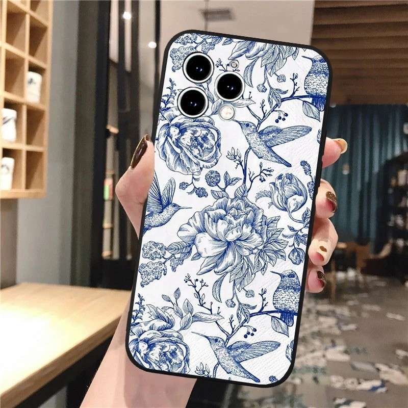 Capinha iPhone: Flores e Papagaios 🦜