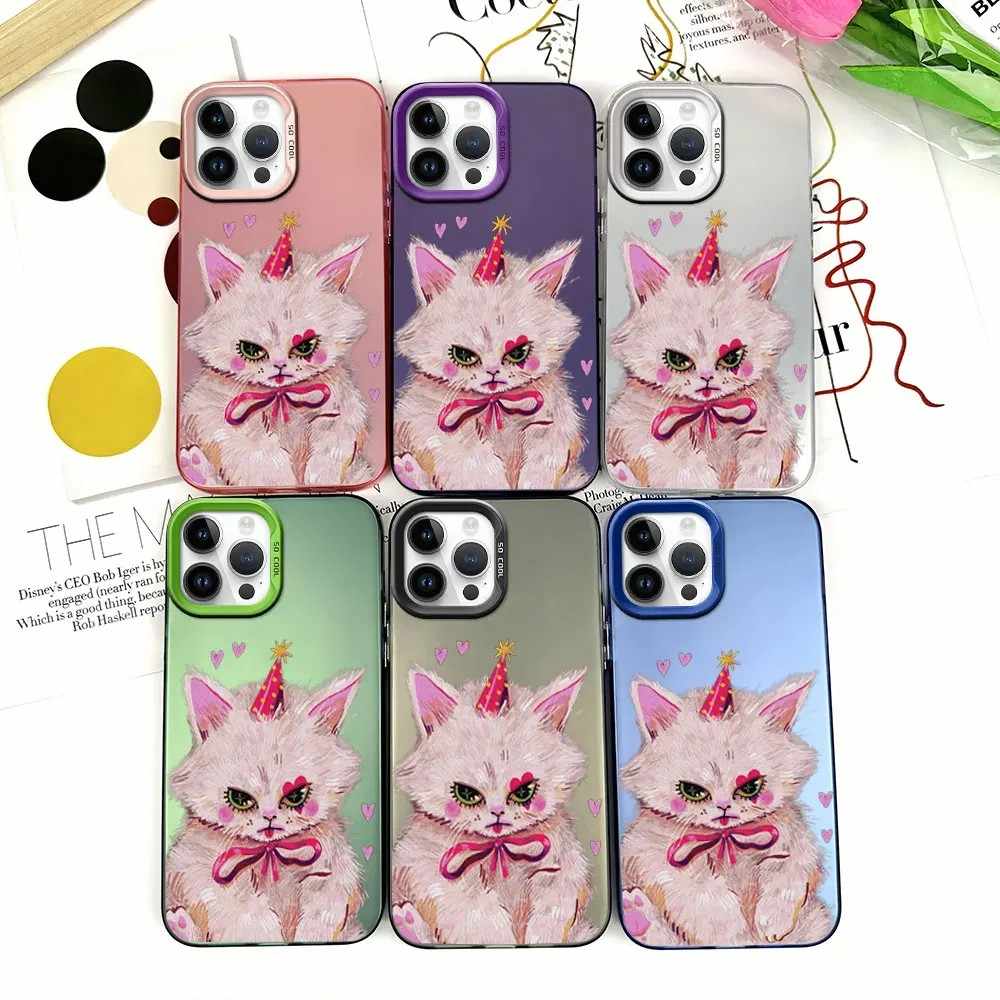 Capinha iPhone Gatinho Fofo: Coração e Festa!