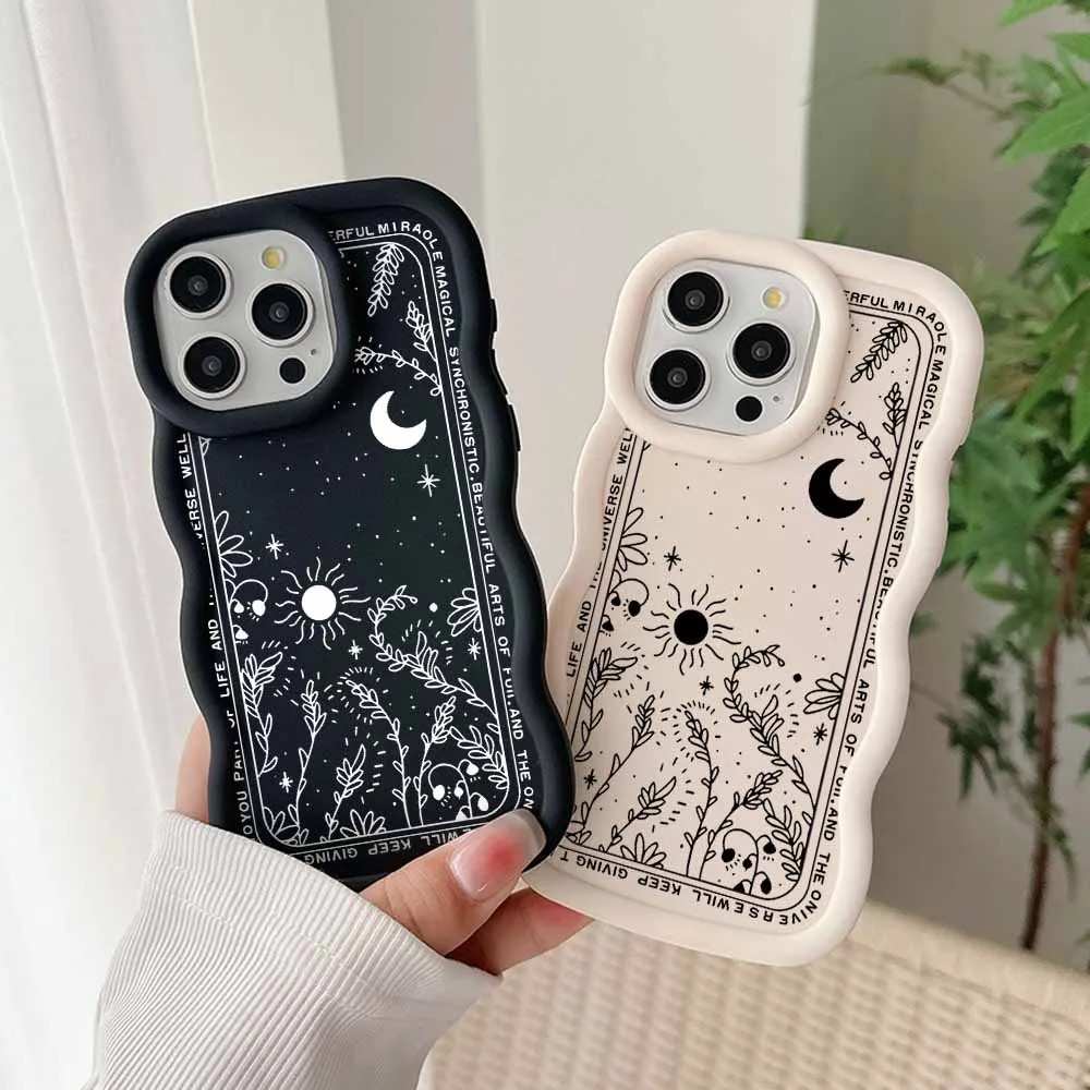 Capinha iPhone: Lua, Estrelas e Cores Vibrantes!