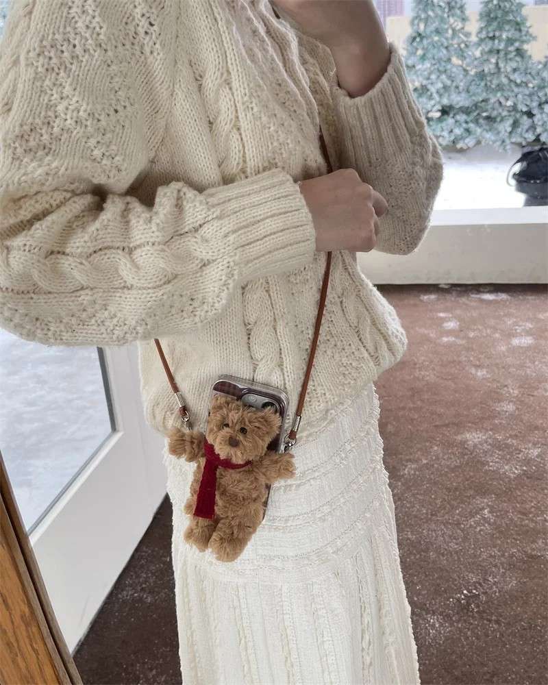 Capinha Urso Pelúcia iPhone: Fofa e Segura!