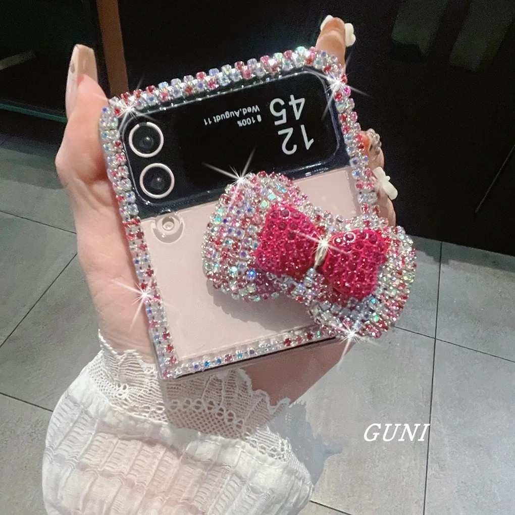 Capinha Z Flip: Brilho e Estilo!
