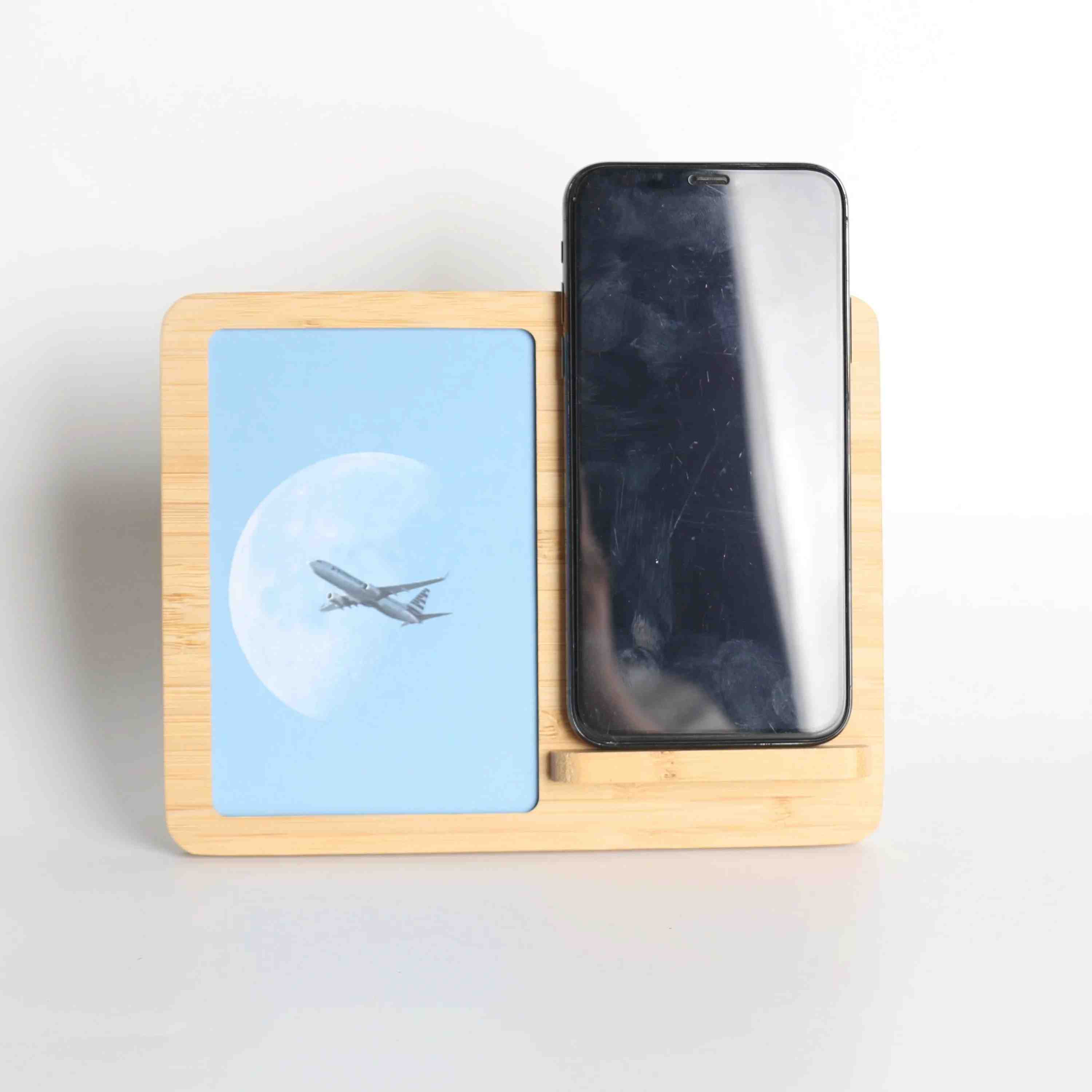 Carregador Wireless 4 em 1: Base de Bambu + Porta Fotos