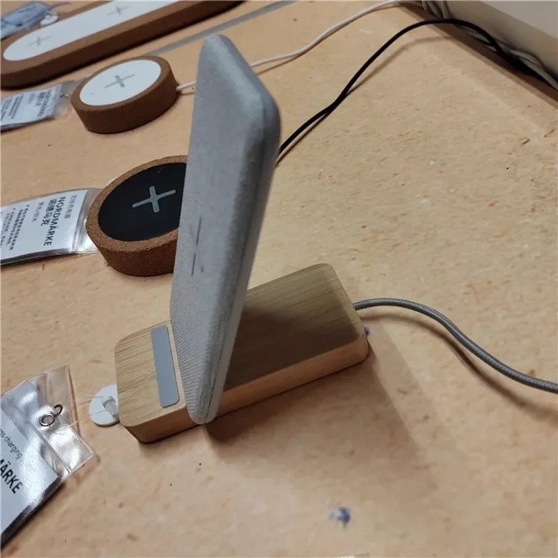 Carregador Wireless de Bambu: Elegância e Praticidade