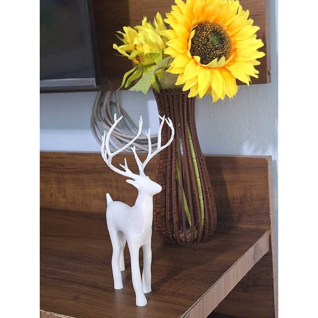 Cervo Decorativo 3D: Arte em Detalhes para Seu Ambiente