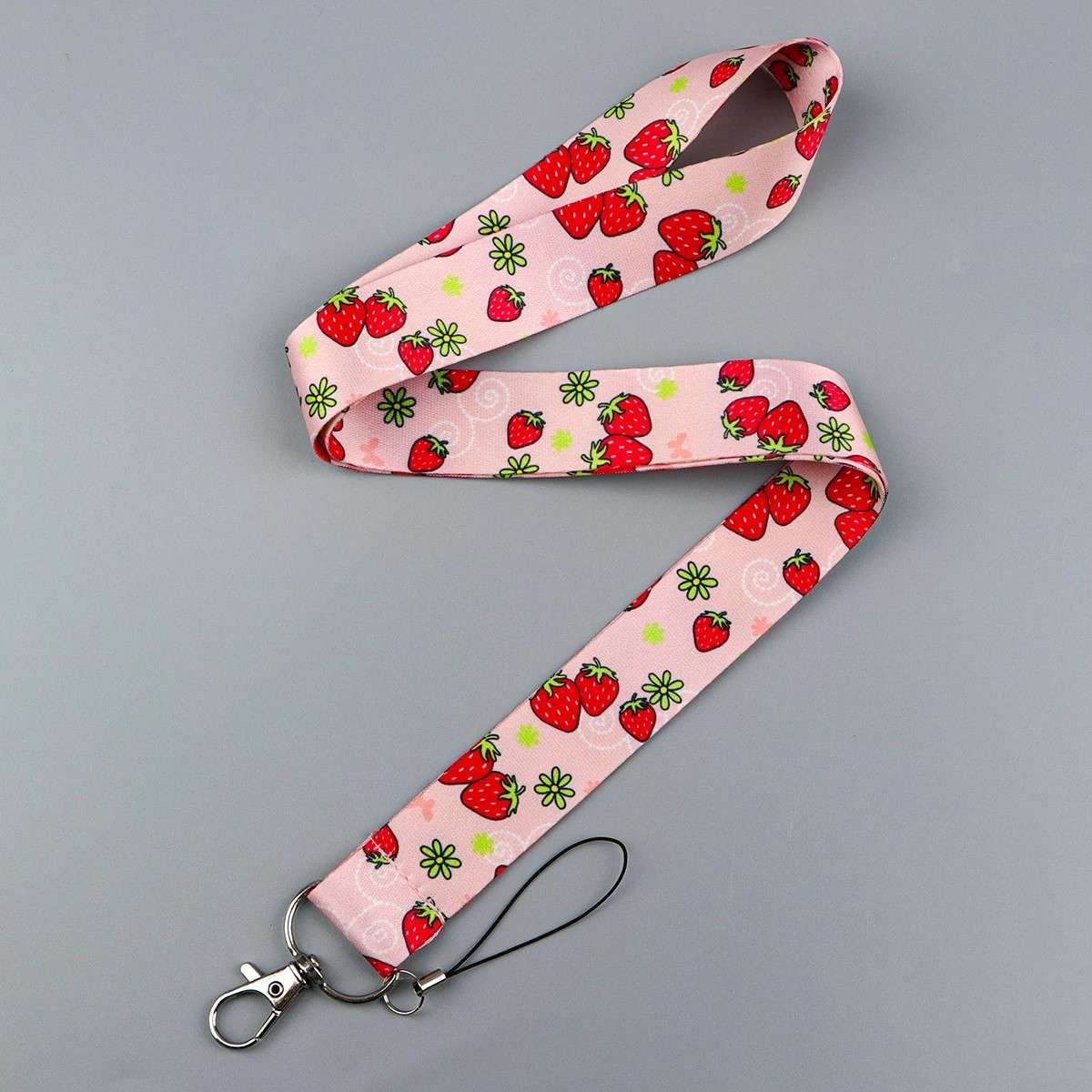 Chaveiro Cordão Morango: Estilo e Praticidade!