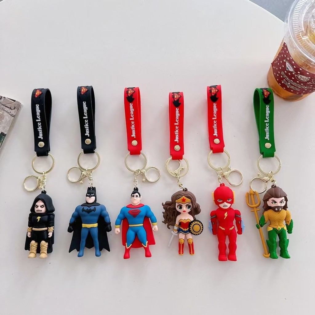 chaveiro-liga-da-justica-pingente-superman-e-flash-para-mochila-e-carro