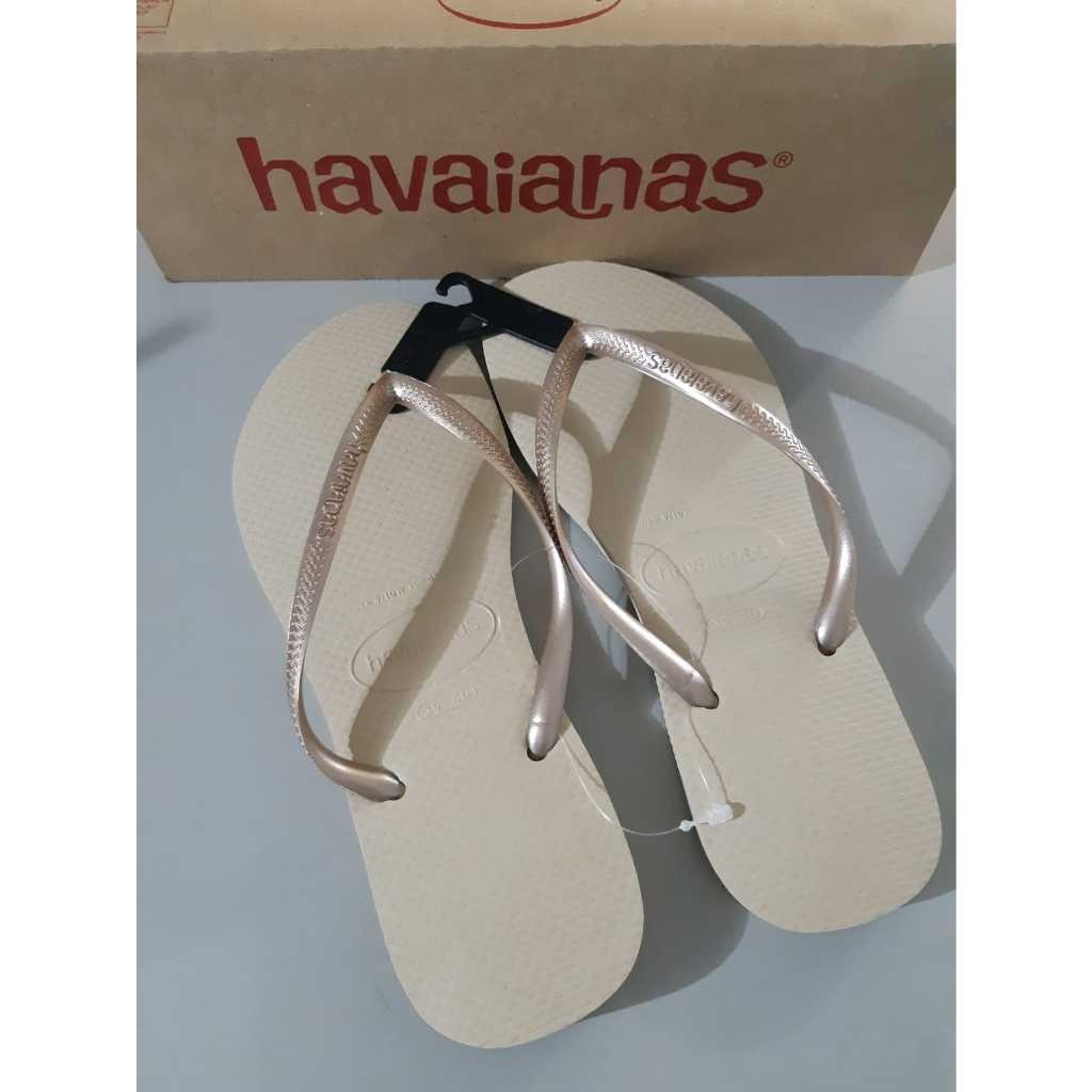 Chinelo Feminino Havaianas SLIM Areia/Dourado Claro – Estilo e Conforto
