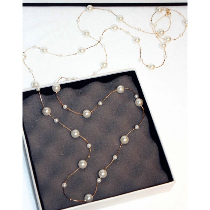 Colar de Pérolas Dupla Camada: Elegância Clássica
