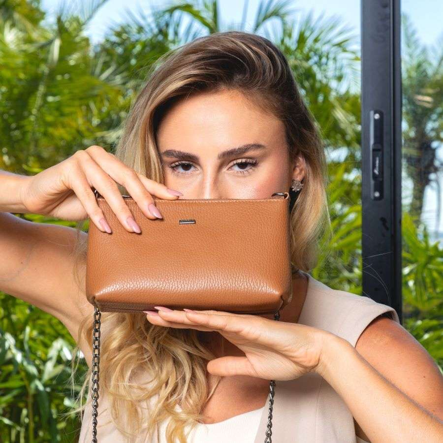 Clutch Annelise: Elegância em Couro Legítimo