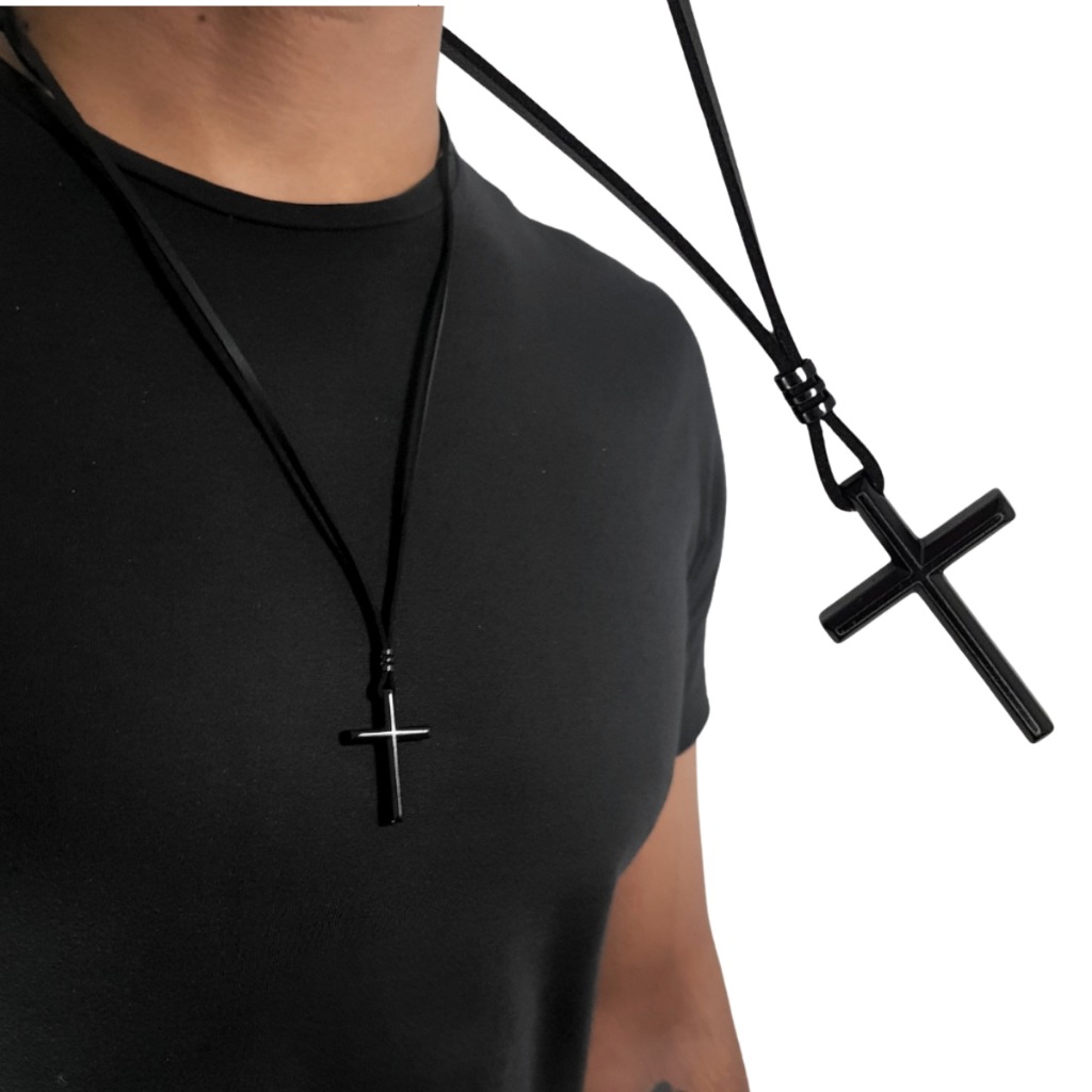 Colar Masculino de Couro com Cruz Religiosa e Aço