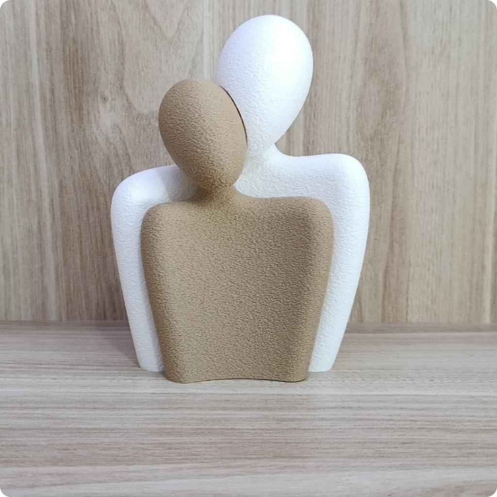 Escultura Decorativa Casal de Namorados - Design Moderno e Minimalista em Branco com Areia