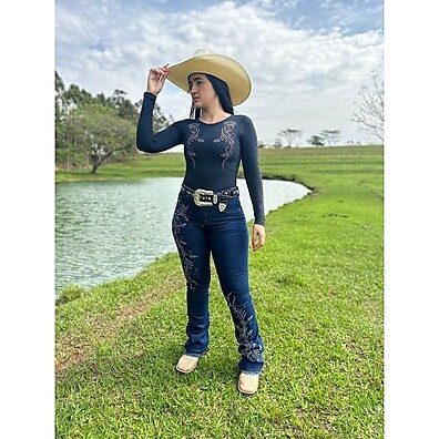 Calça Country Flare: Brilho e Conforto!