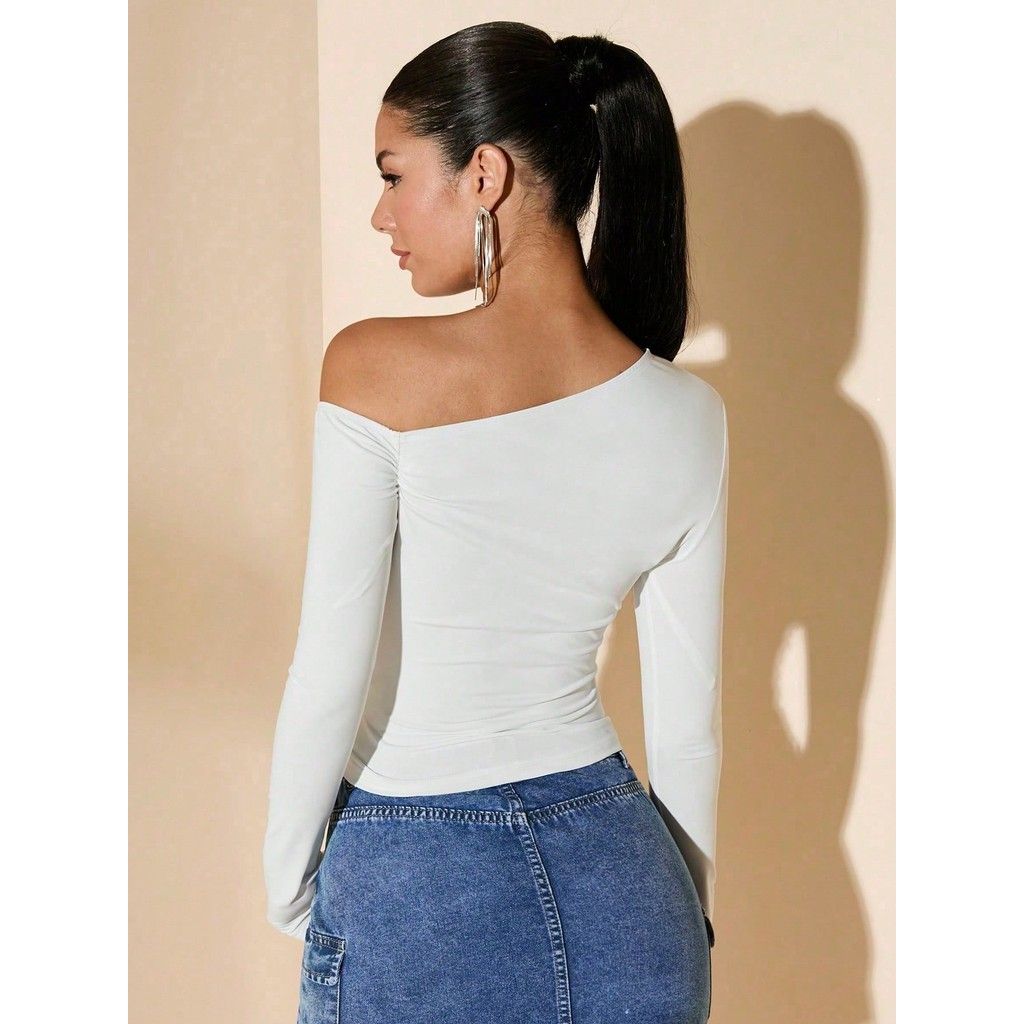 Blusa Justa com Ombro Assimétrico: Elegância e Conforto