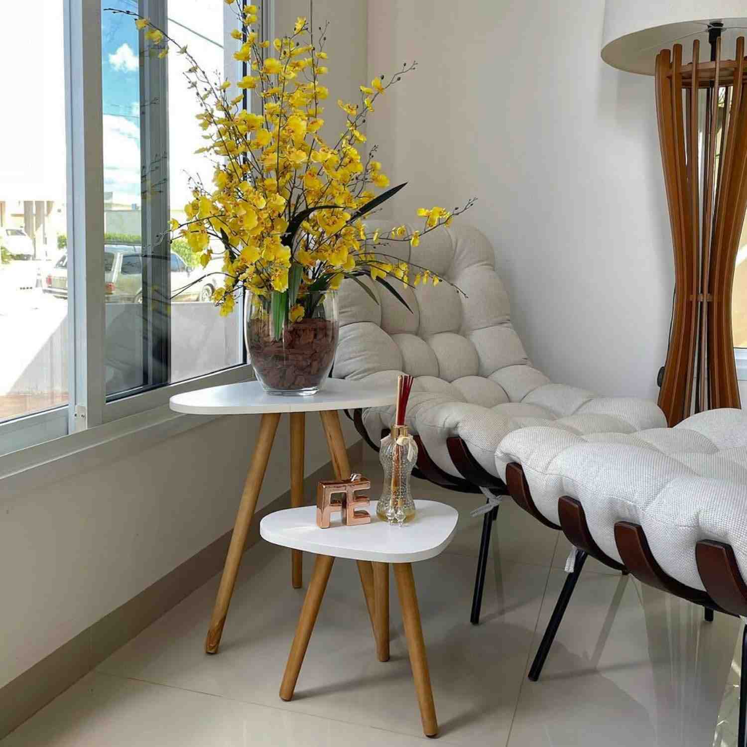 conjunto-preto-e-de-tampo-canto-funcional-organico-ou-moderna-branco-a-com-mesinhas-decoracao-a