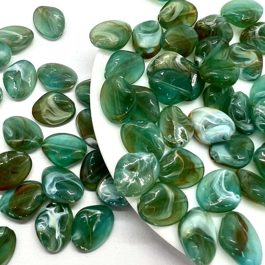 Conta Resina Oval Irregular: Artesanato com Estilo