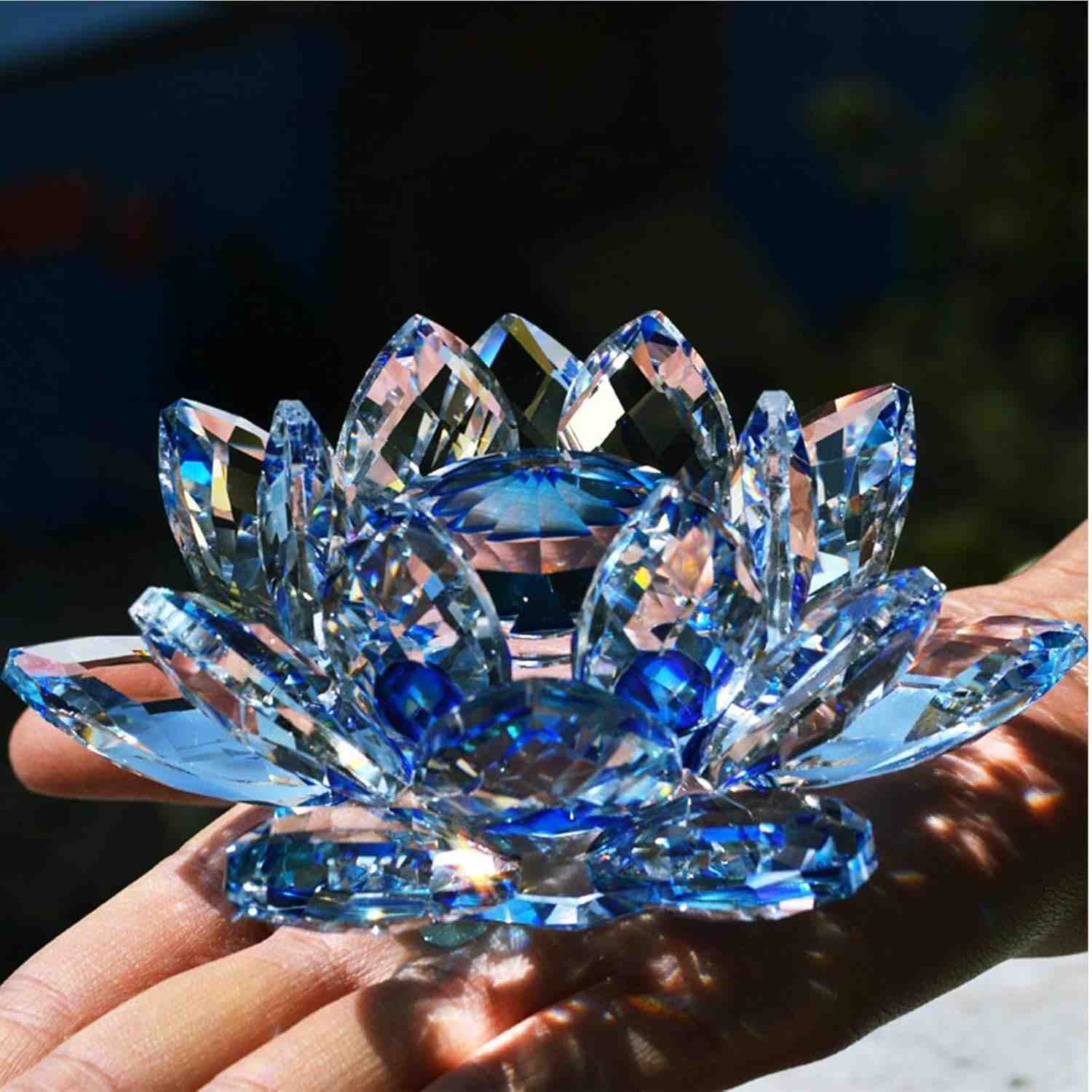 Escultura de Flor de Lótus em Cristal Azul - Decoração Elegante para Ambientes de Relaxamento