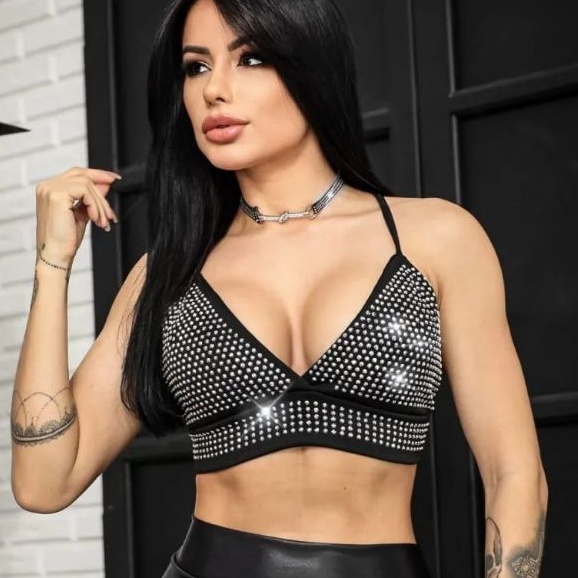 Cropped Balada com Pedraria: Estilo e Conforto para Noites Inesquecíveis
