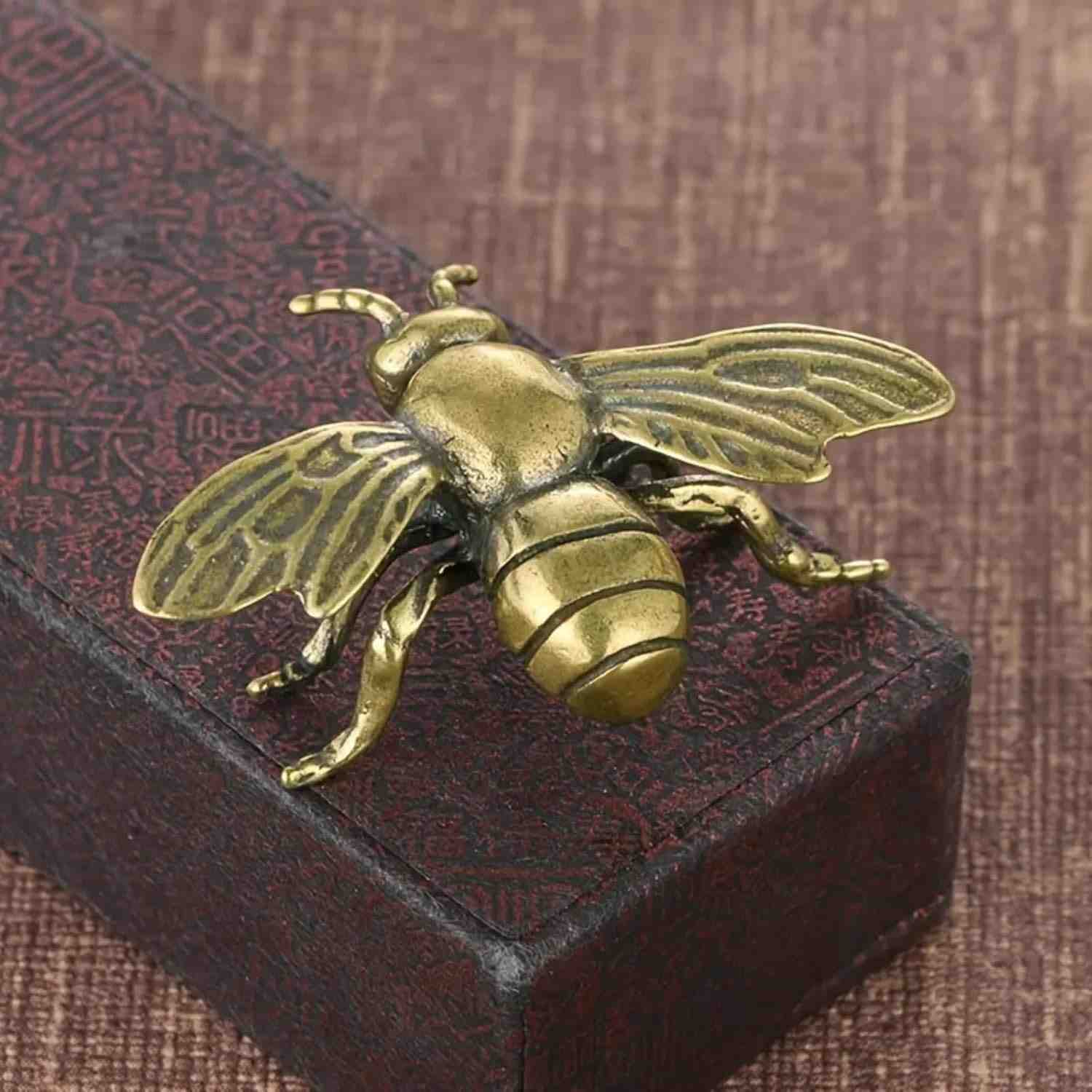 Escultura de Abelha Dourada Vintage - Decoração de Mesa Feita à Mão para Escritório e Estudo