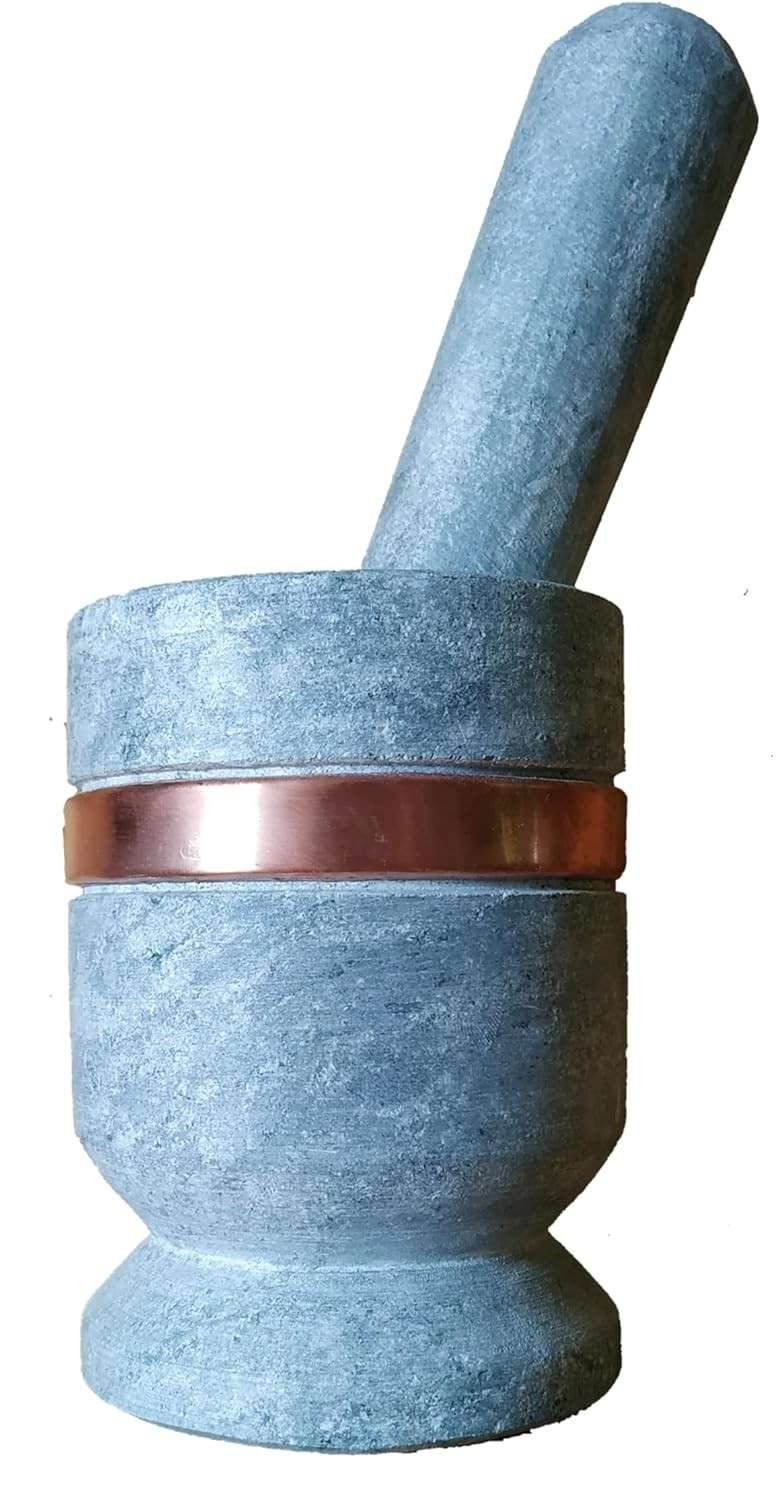 Pilão de Pedra Sabão Médio com Fita de Cobre - Durabilidade e Tradição na Cozinha