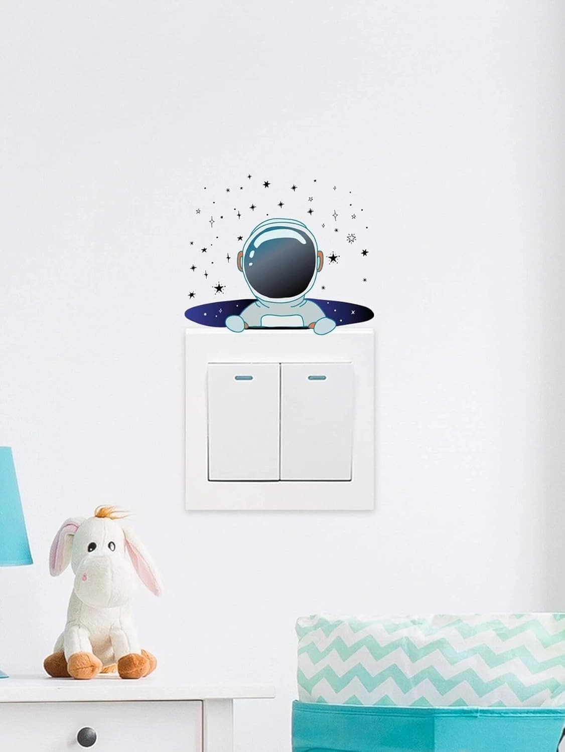 Adesivo de Parede Astronauta Multicolorido - Decoração Espacial Moderna em PVC Removível