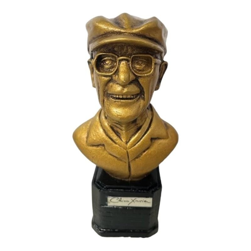 Escultura Busto Chico Xavier Dourado 13,5 cm em Resina - Decoração Espiritualista e Inspiradora