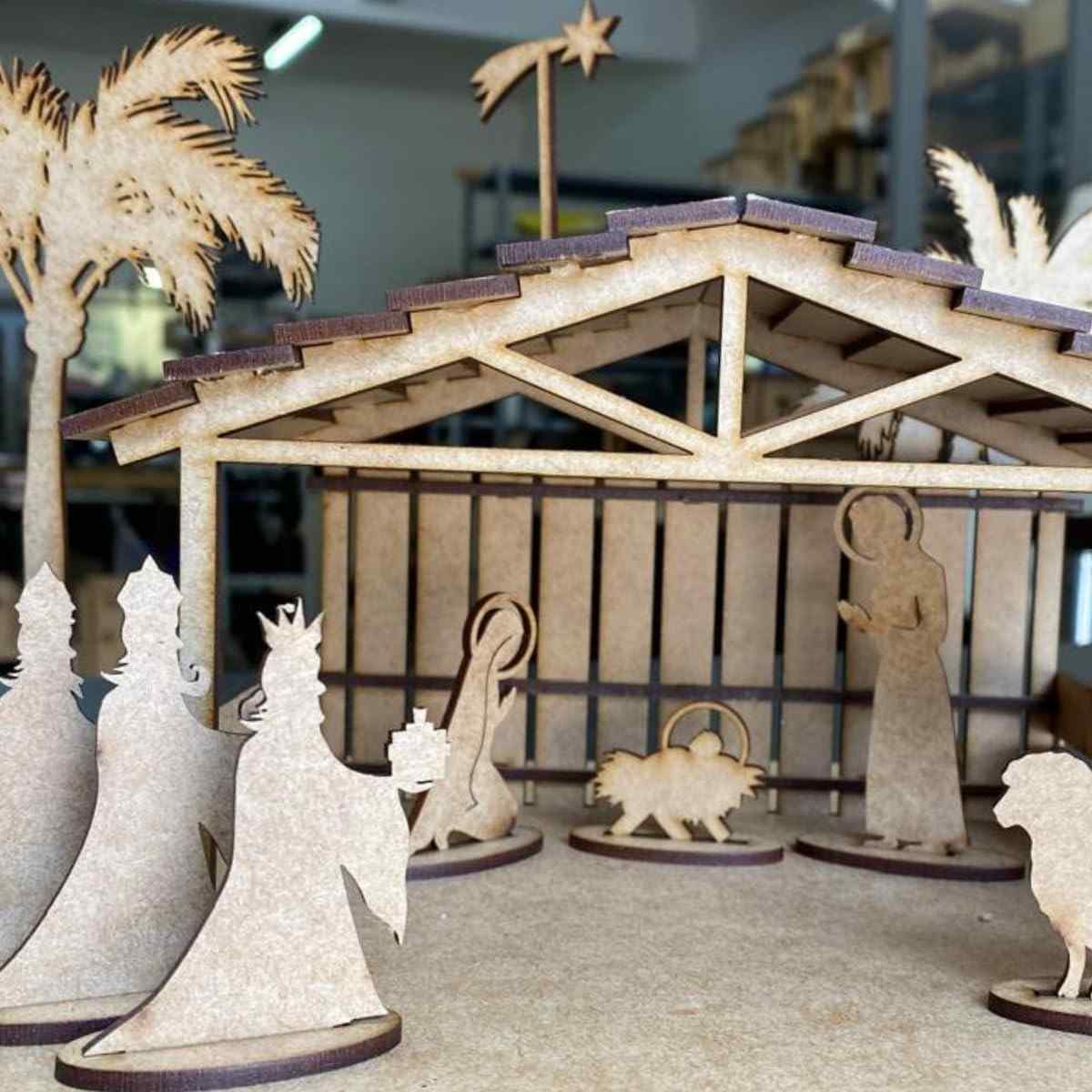 Presépio de Natal Estábulo com Decoração Personalizável - Montagem Criativa e Eco-Friendly