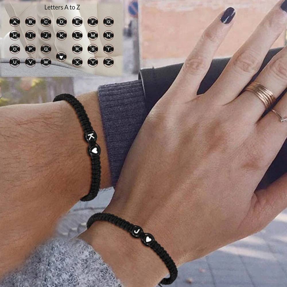 detalhe-cada-em-estilo-e-amor-iniciais-com-pulseira