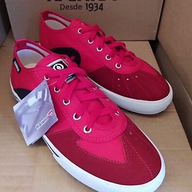 Tênis Futsal Rainha Original: Conforto e Estilo para o Dia a Dia