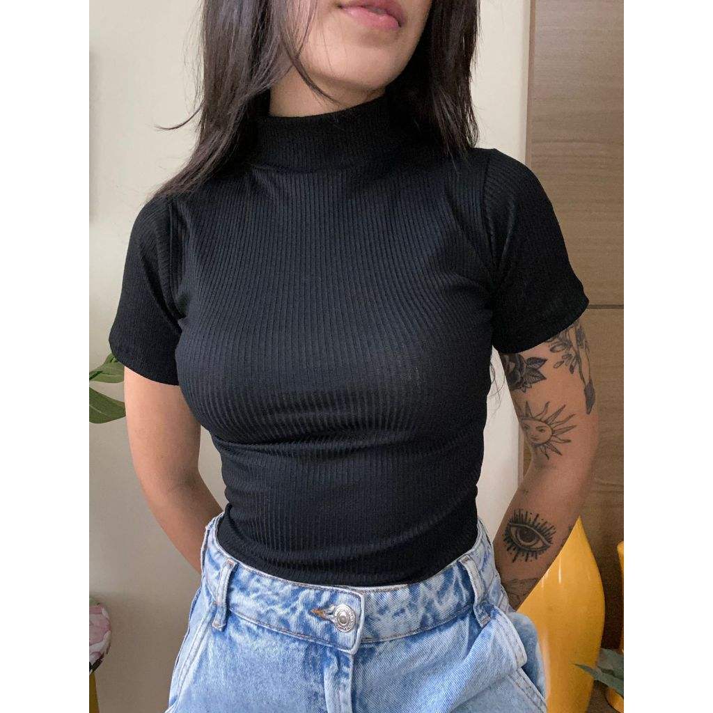 Blusa Canelada Gola Alta: Elegância no Seu Dia a Dia ✨