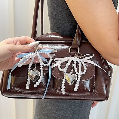 Chaveiro Laço de Pérola: Elegância para o Seu Dia!