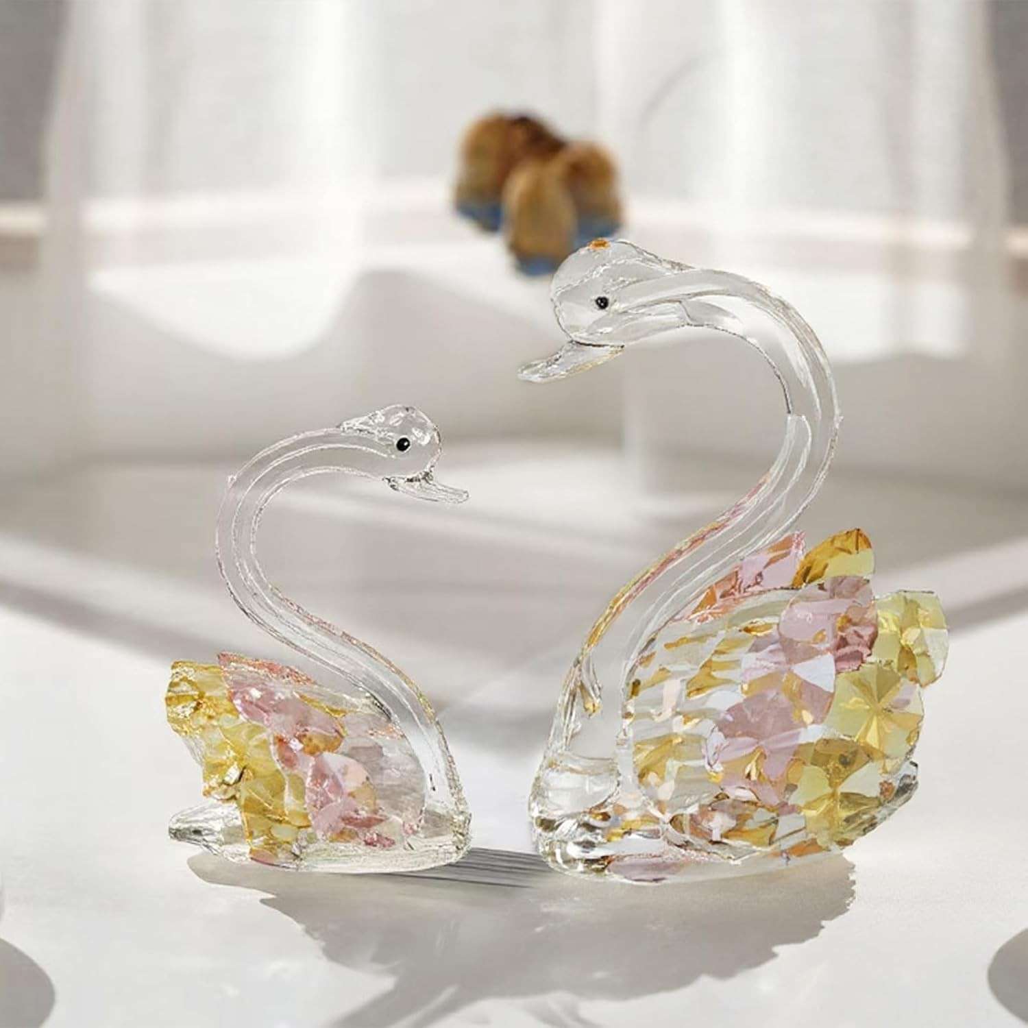 Escultura de Cisne em Cristal Amarelo Pastel - Estátua Decorativa de Vidro com Detalhes Dourados