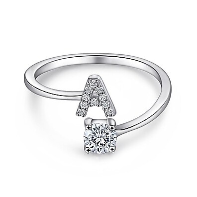 Anel de Letra em Prata 925 com Zircônia – Elegância Feminina e Durabilidade