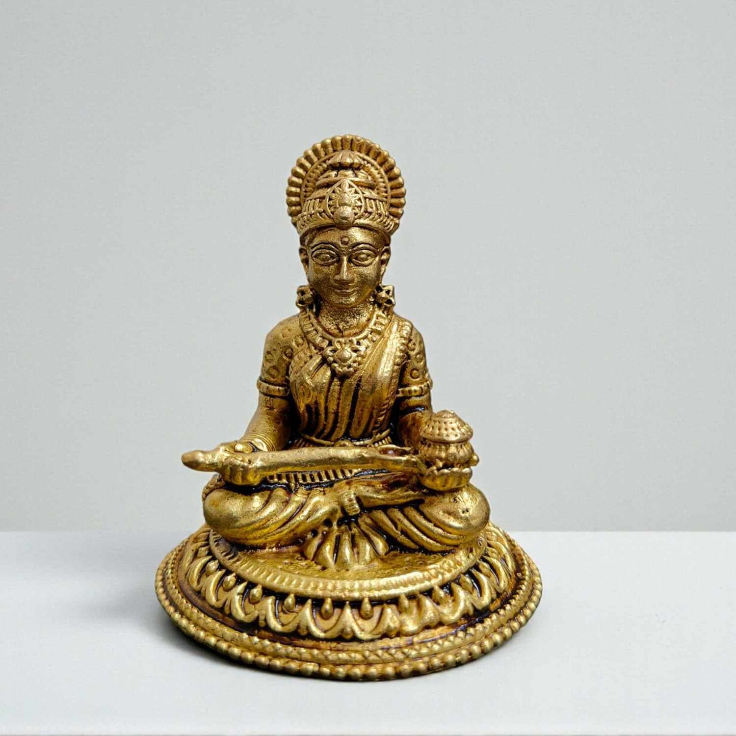 Ídolo de Deusa Saraswati em Latão - 6,5 cm | Estátua Hindu do Conhecimento e da Música