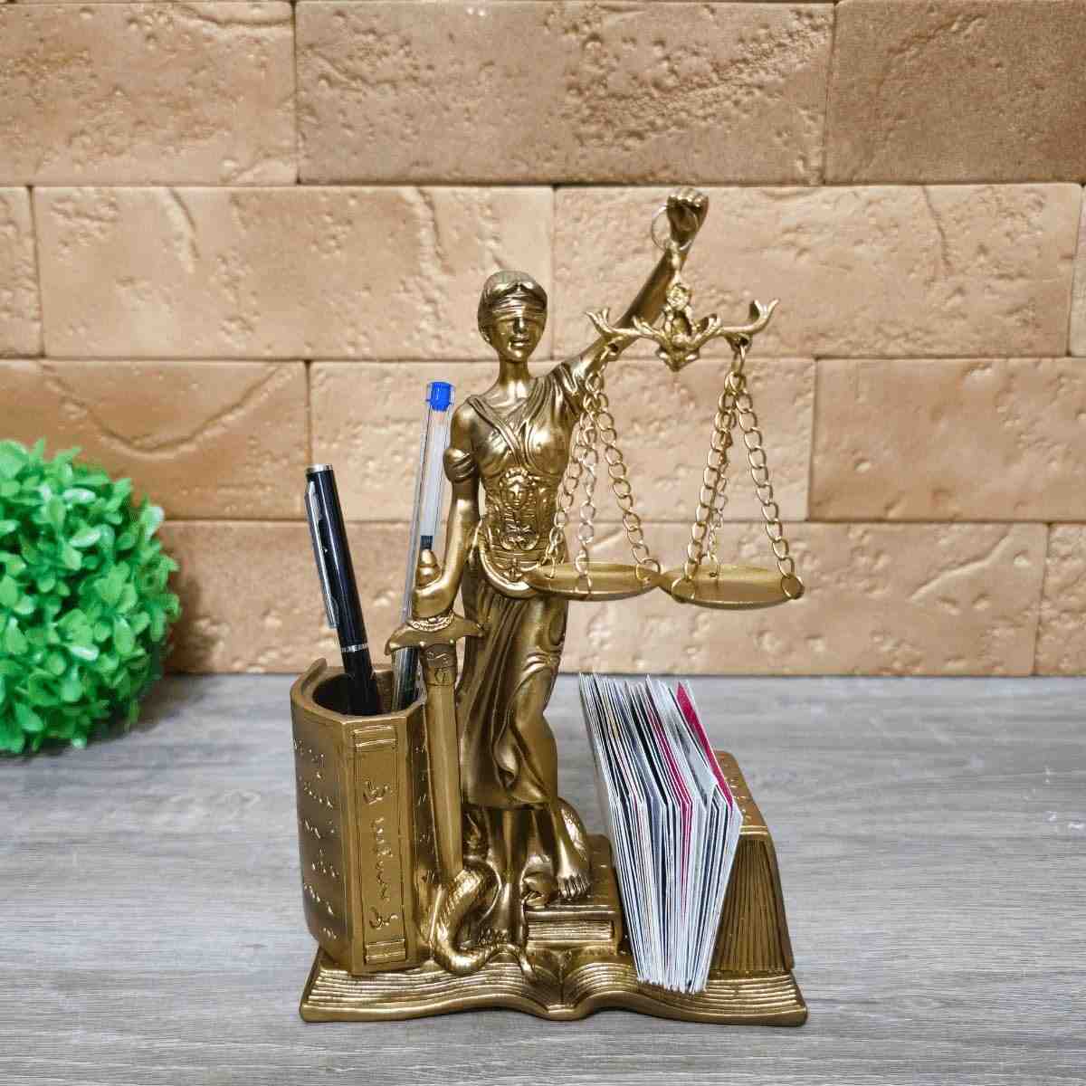 Estátua da Deusa da Justiça Thêmis em Resina Dourada - Simbolo de Direito e Equilíbrio para Advogados