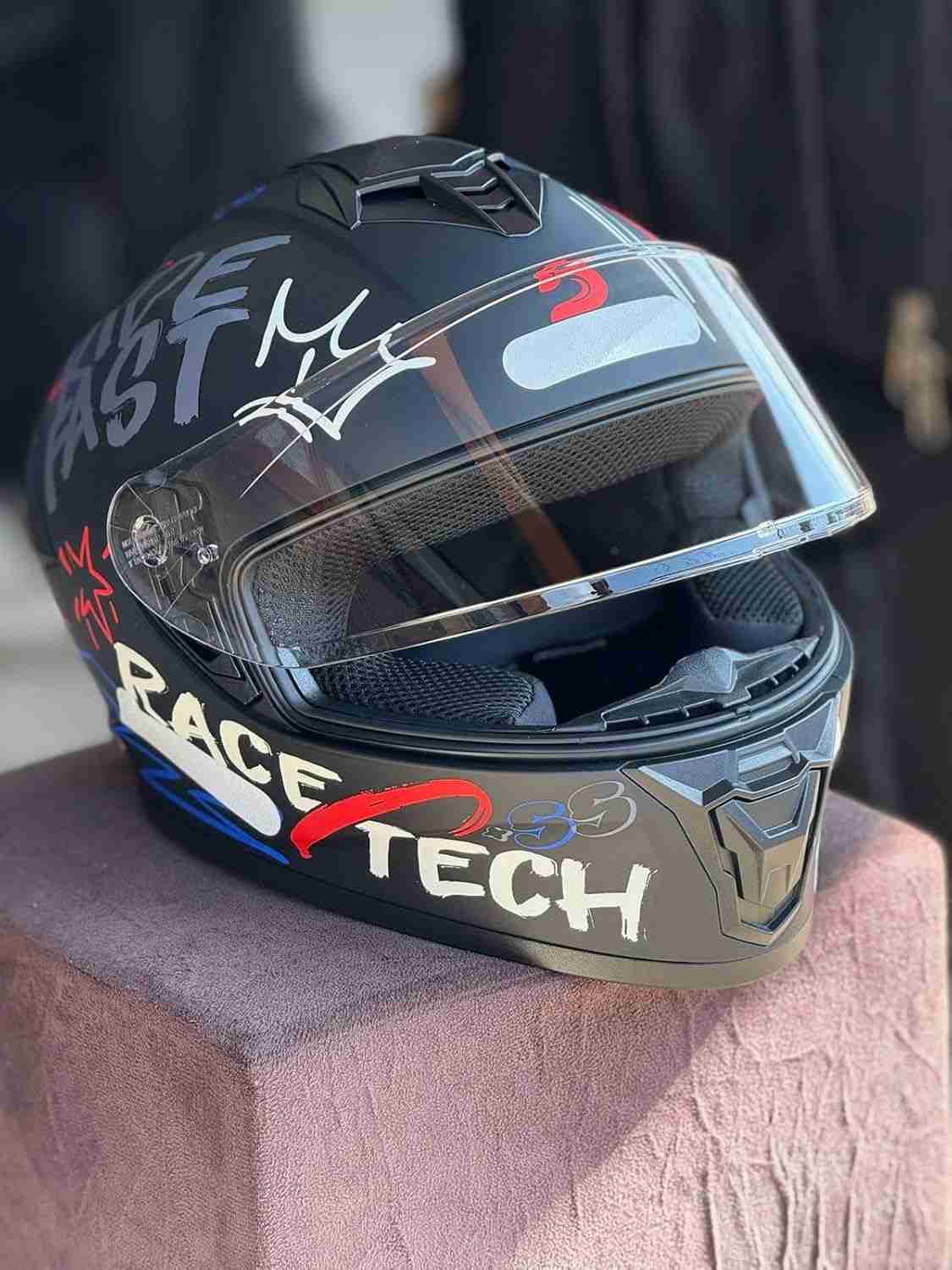 Capacete Race Tech Hit Faster: Segurança e Estilo para suas Aventuras