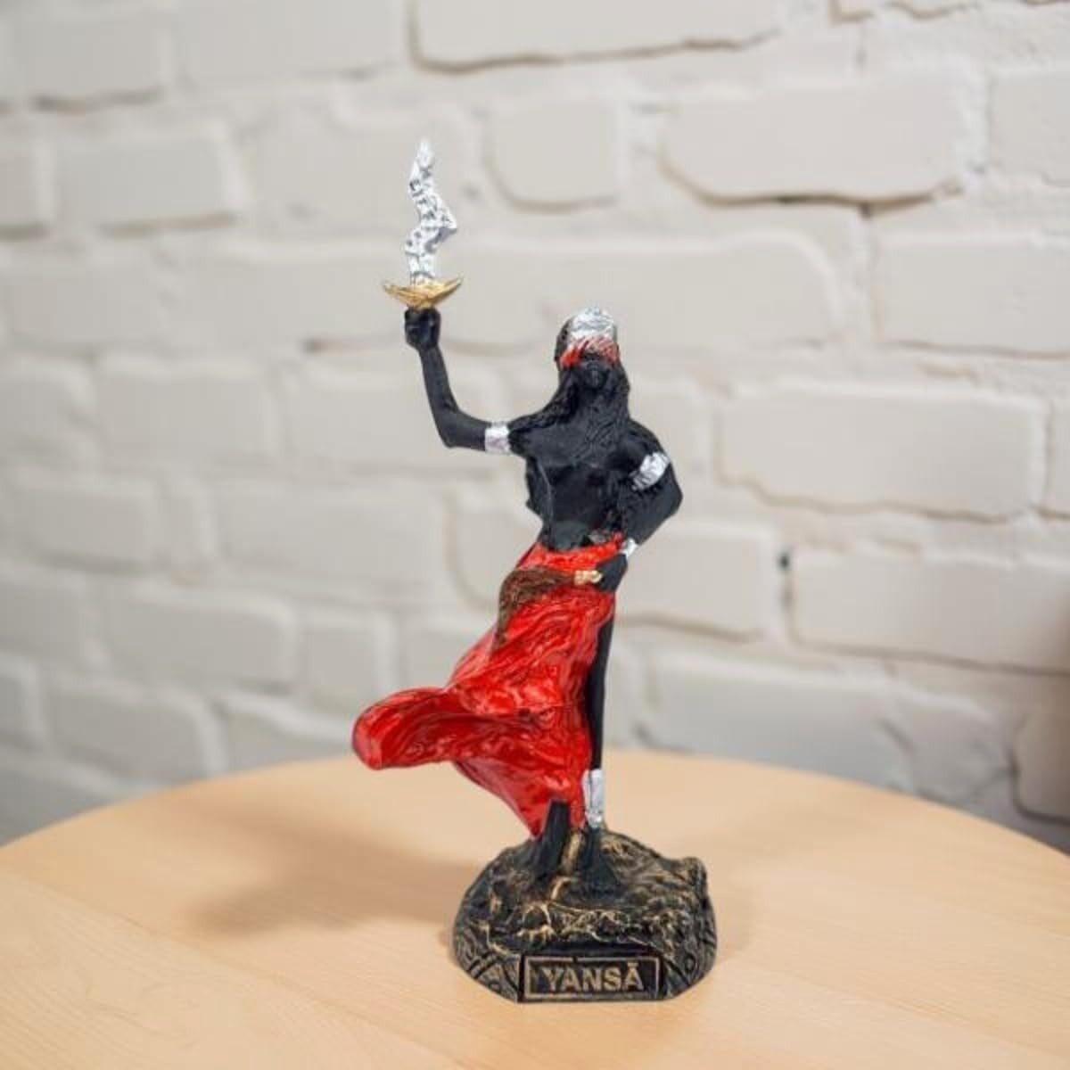 Imagem de Iansã Orixá em Resina - 15 cm - Proteção e Força Espiritual para Umbanda e Candomblé