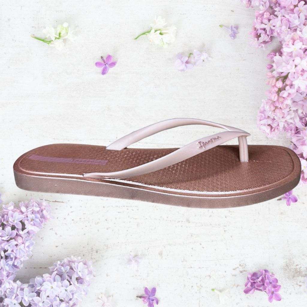estilo-e-conforto-metalizado-feminino-ipanema-chinelo