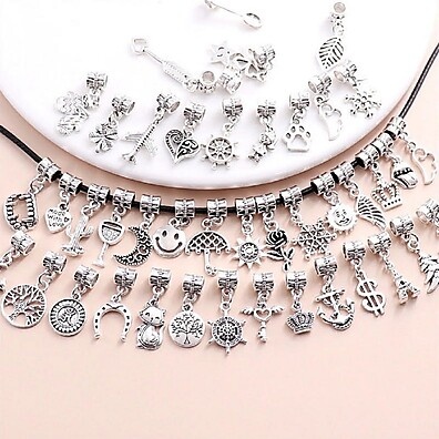 Kit 10 Berloques para Pulseira: Personalize Seu Estilo