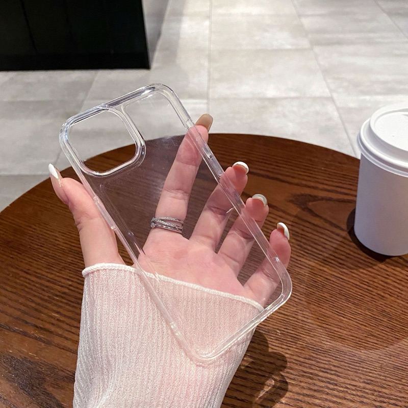Capa Transparente Space para iPhone: Proteção Leve e Estilosa