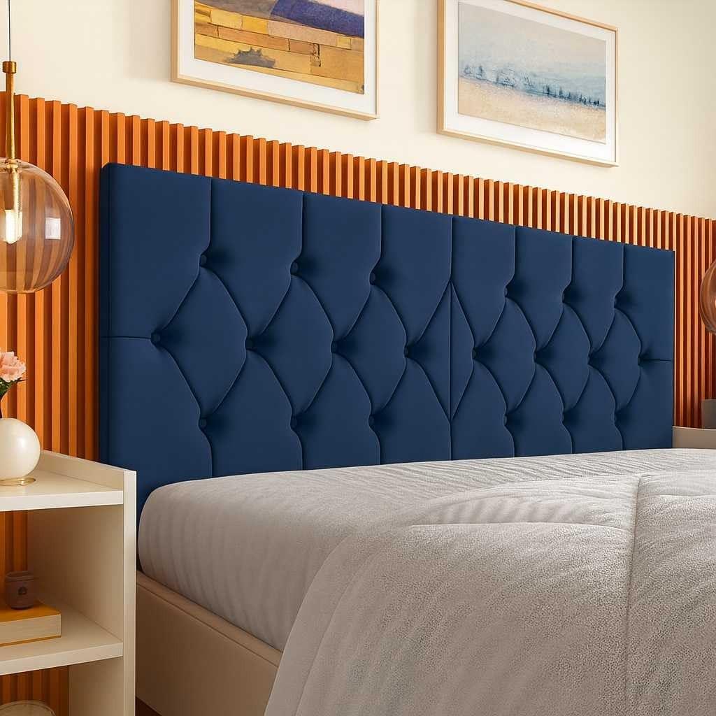 Cabeceira Estofada Queen Azul Capitonê Suede Moderna com Fixação na Parede 160x54cm