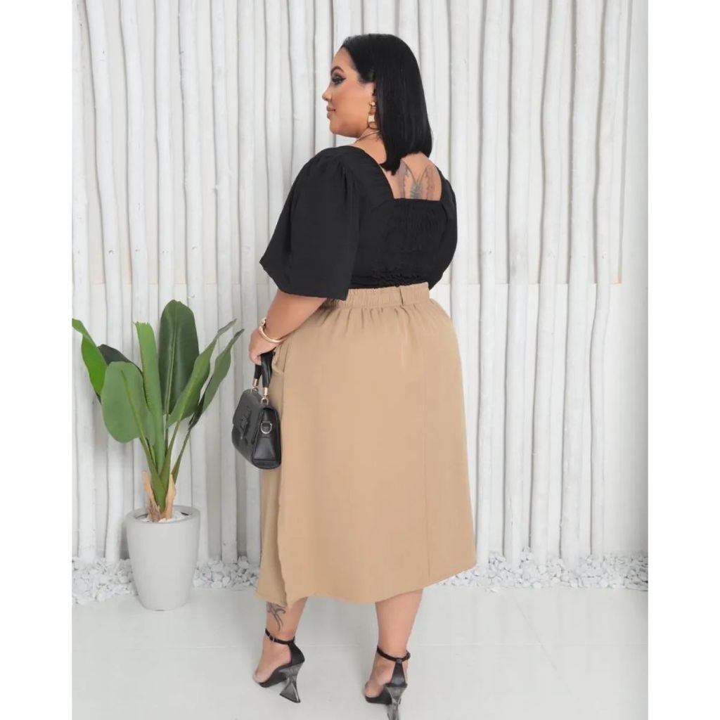 Saia Alfaiataria Plus Size: Elegância com Fenda!