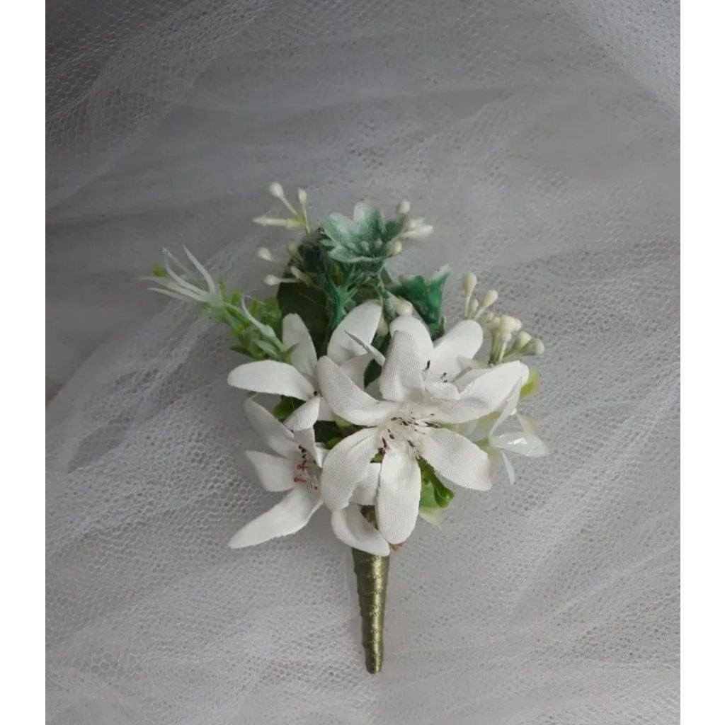 Flor de Lapela Branca: Toque de Elegância