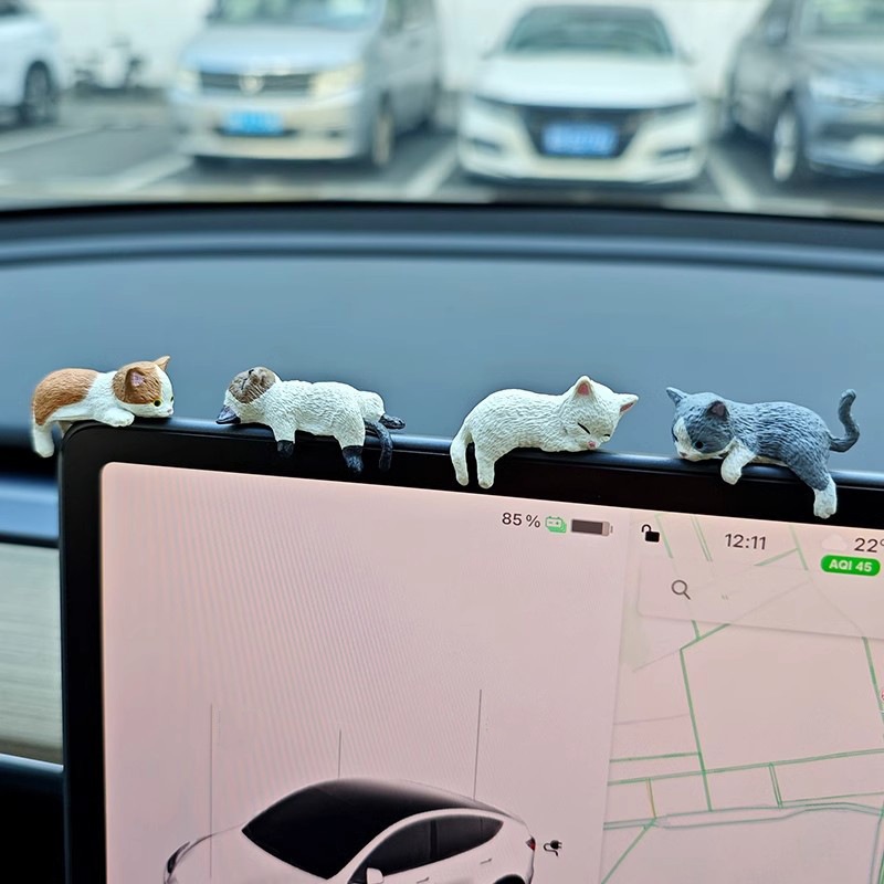 Gatinho Sonolento no Carro: Decore com Fofura!