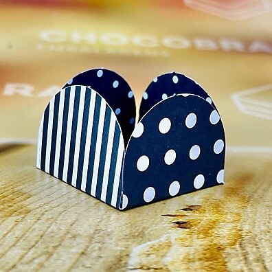 Forminhas Poá Preto e Branco: Decore Seus Doces!