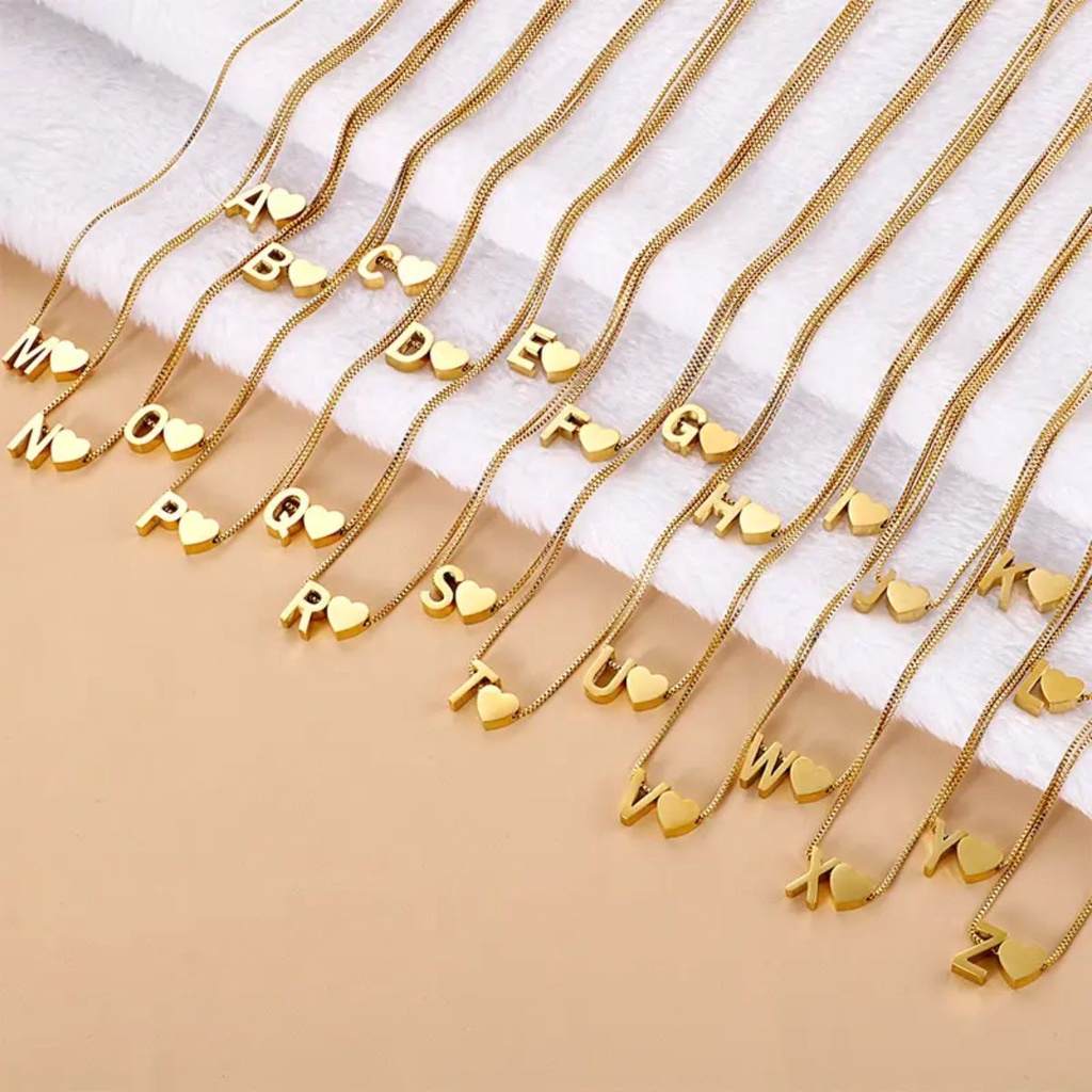 Gargantilha Choker Folheada a Ouro com Letra e Coração – Tendência Moderna