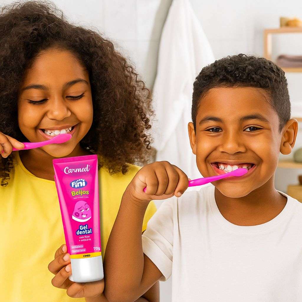 Gel Dental Carmed Fini Beijos 70g: Cuidado Bucal com Sabor Divertido!