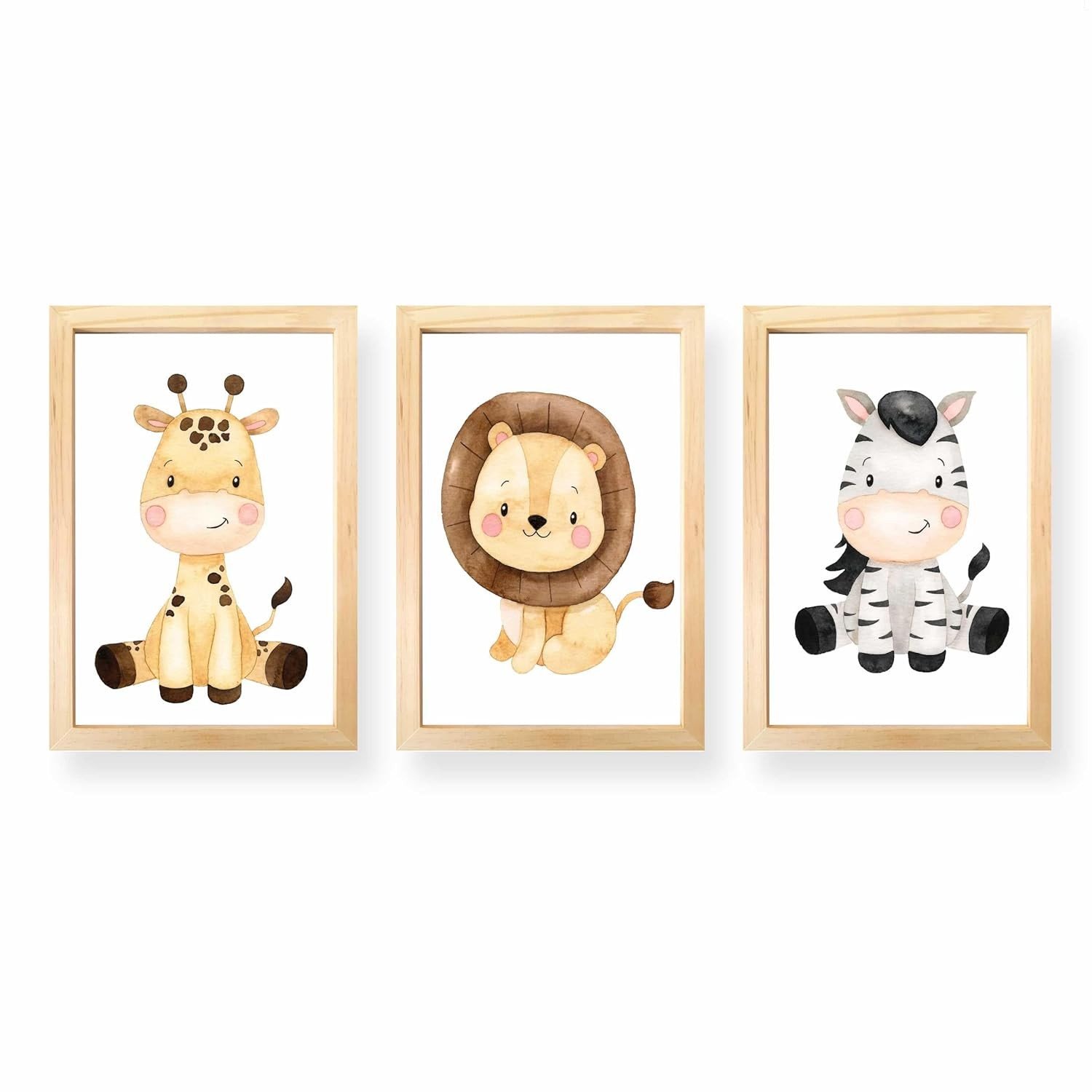 Kit 3 Quadros Decorativos Infantil Safari com Moldura - Leão, Girafa e Zebra 20x30cm - Decoração Charmosa para Quarto de Bebê (Pinus)